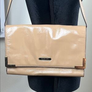 Michael Kors Beverly Oversized Clutch Shoulder Handbag Beige Patent Leather